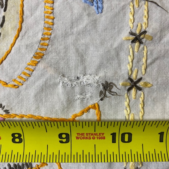 Vintage Linens Handmade Embroidered Dancing Couple Folk Art Table Scarf Hankie - Picture 3 of 7